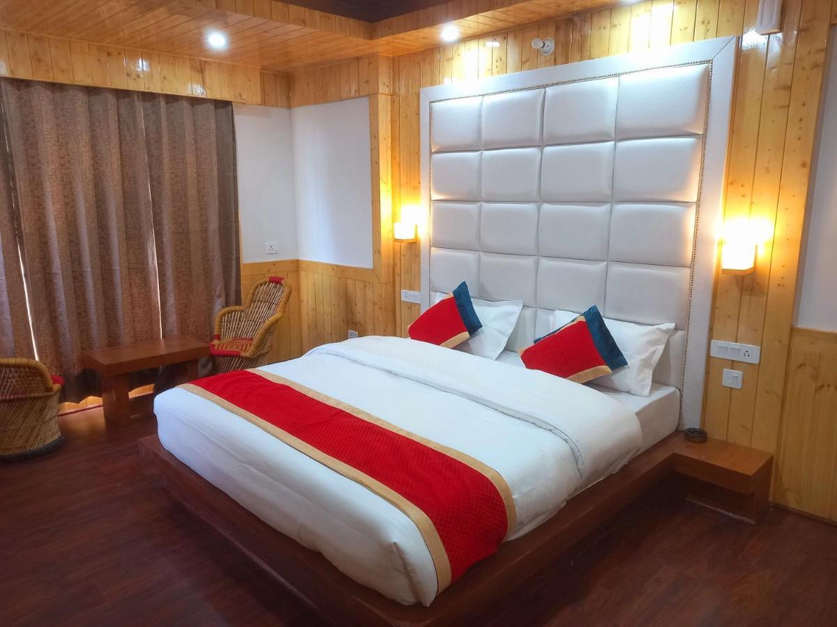 Humble Holiday Inn Kufri Simla ภายนอก รูปภาพ