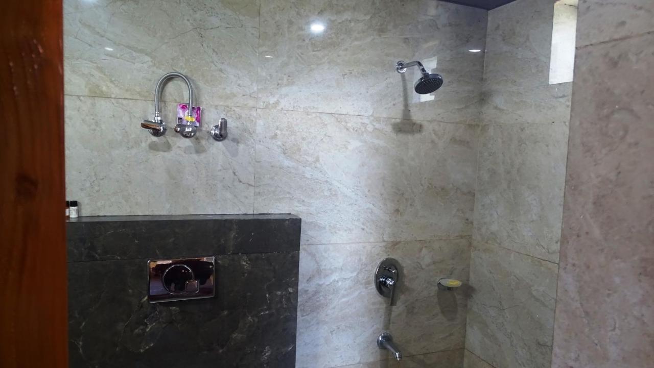Humble Holiday Inn Kufri Simla ภายนอก รูปภาพ