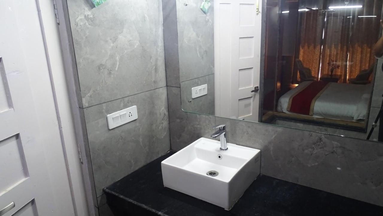 Humble Holiday Inn Kufri Simla ภายนอก รูปภาพ
