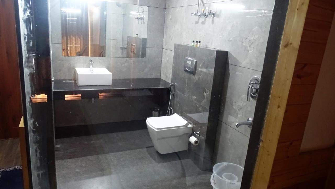 Humble Holiday Inn Kufri Simla ภายนอก รูปภาพ