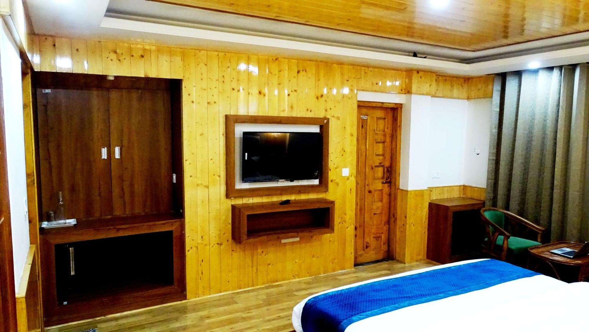 Humble Holiday Inn Kufri Simla ภายนอก รูปภาพ