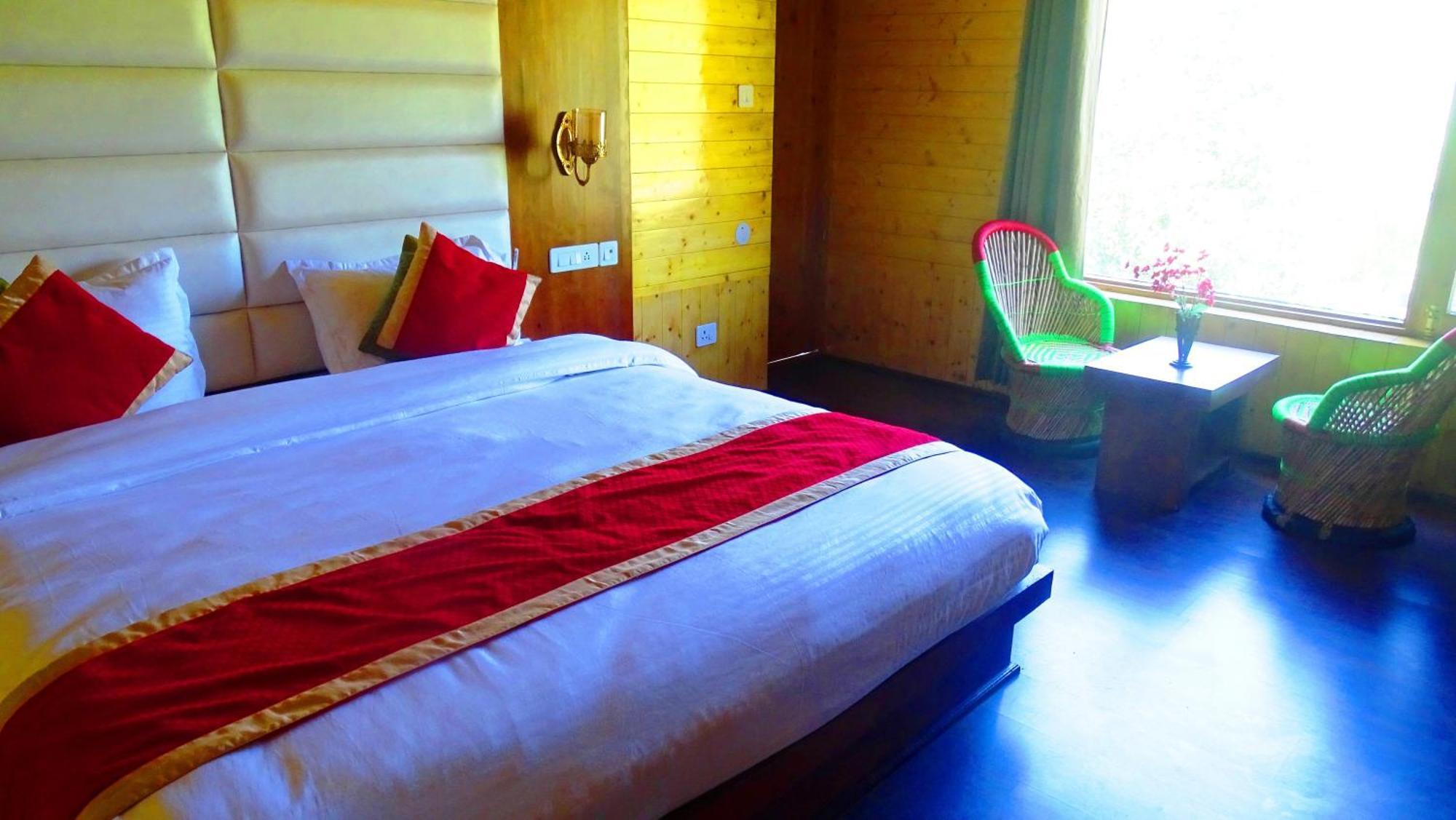 Humble Holiday Inn Kufri Simla ภายนอก รูปภาพ