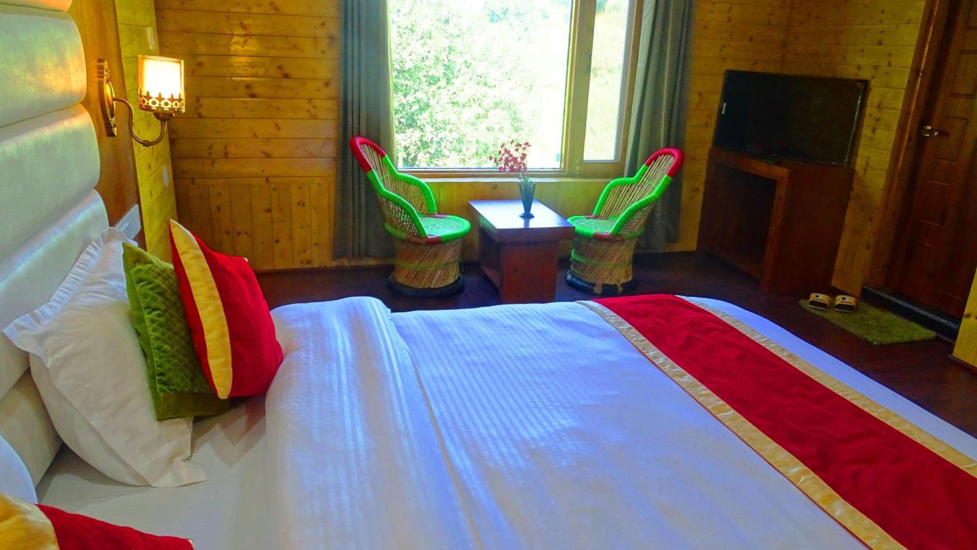 Humble Holiday Inn Kufri Simla ภายนอก รูปภาพ